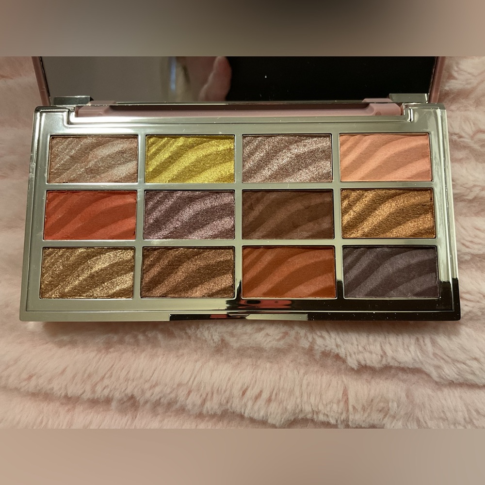 Ciate London-Velvet 12 Pan Eyeshadow Palette